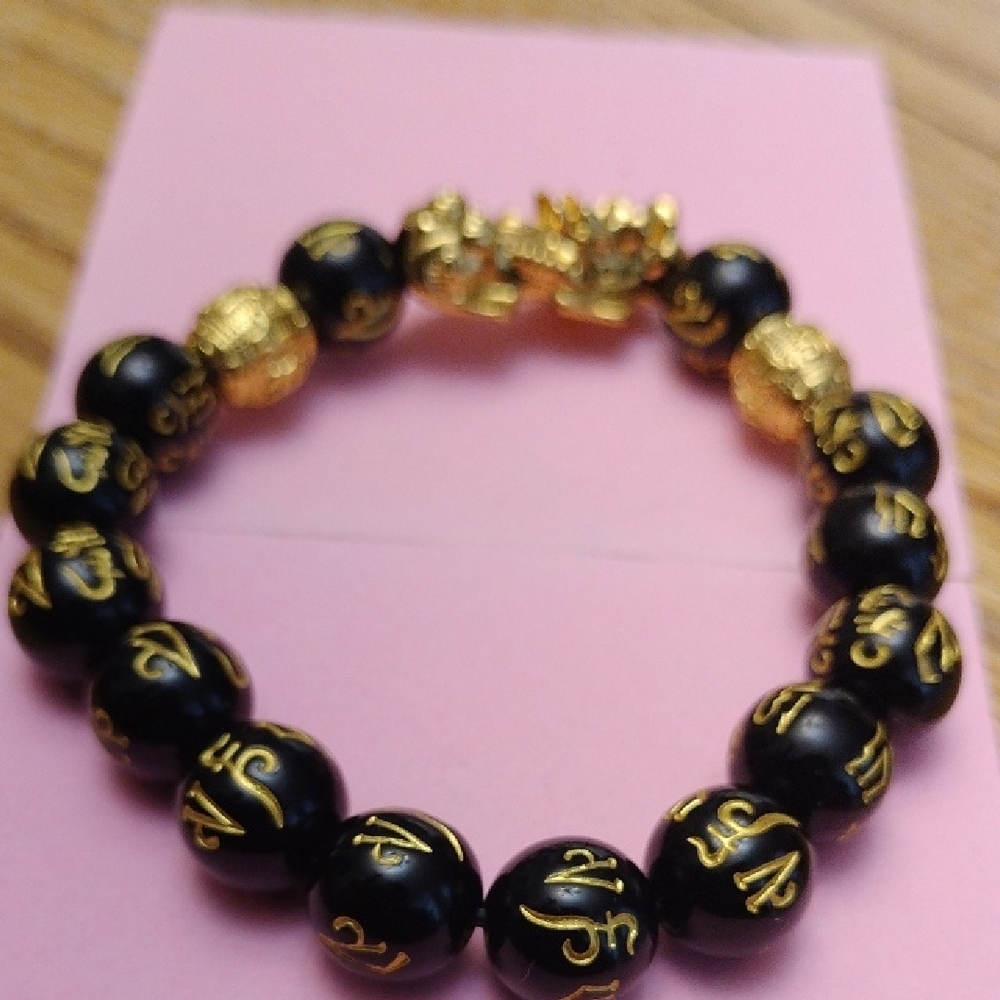 NWOT Elegant Black and Gold Beaded Bracelet